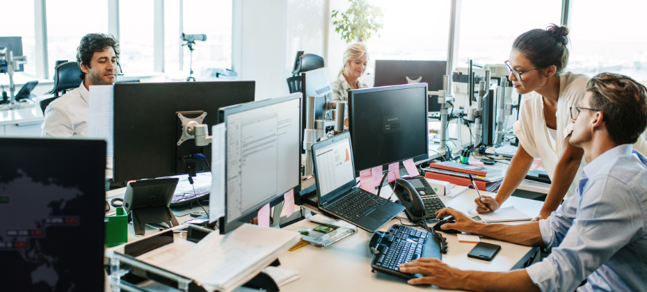 COWORKERS DISCUSSING WORK ON THE COMPUTER