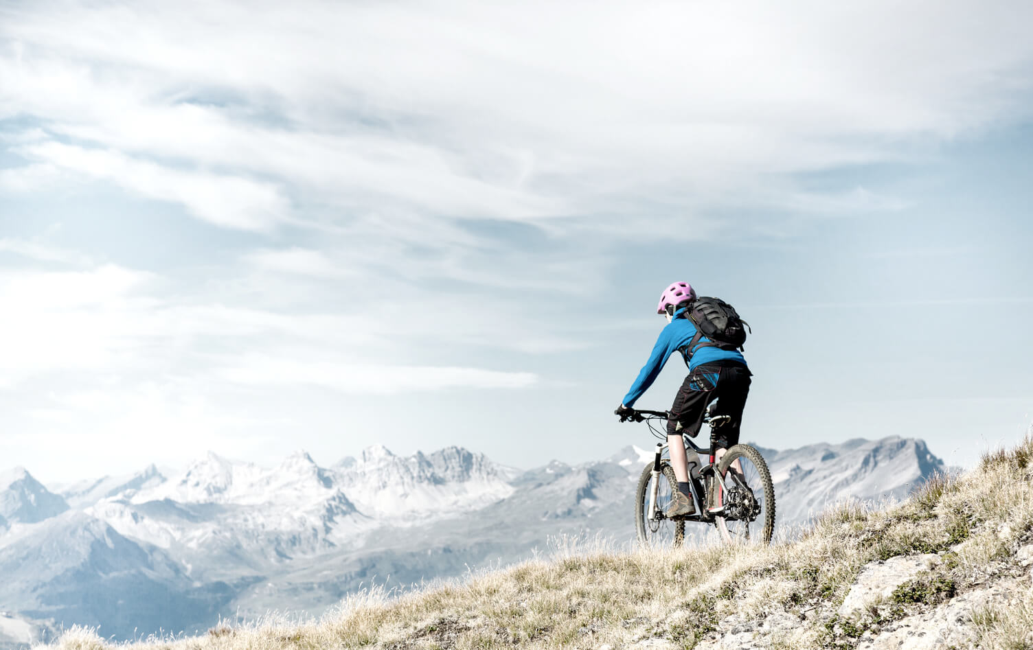 High-up-mountainbiking-at-Graubünden,-Switzerland