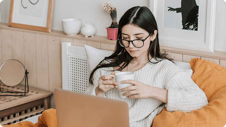 woman drinking coffee with laptop