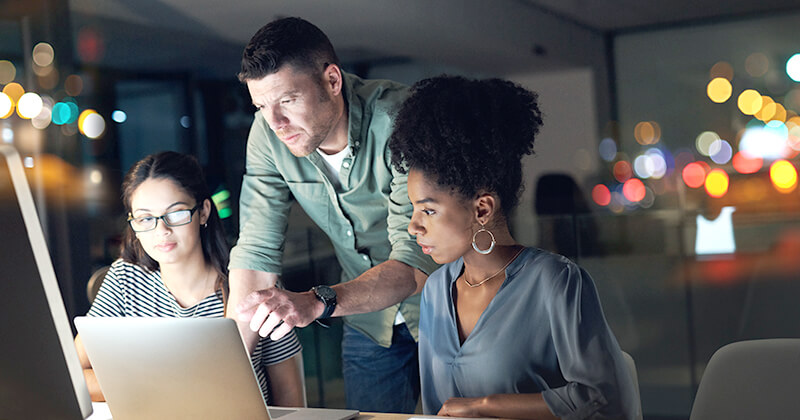 group-working-late-in-office