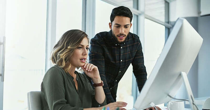 two-people-working-together-in-office 